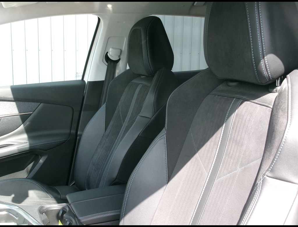 Peugeot 3008 - BHDI 130 CROSSWAY EAT8