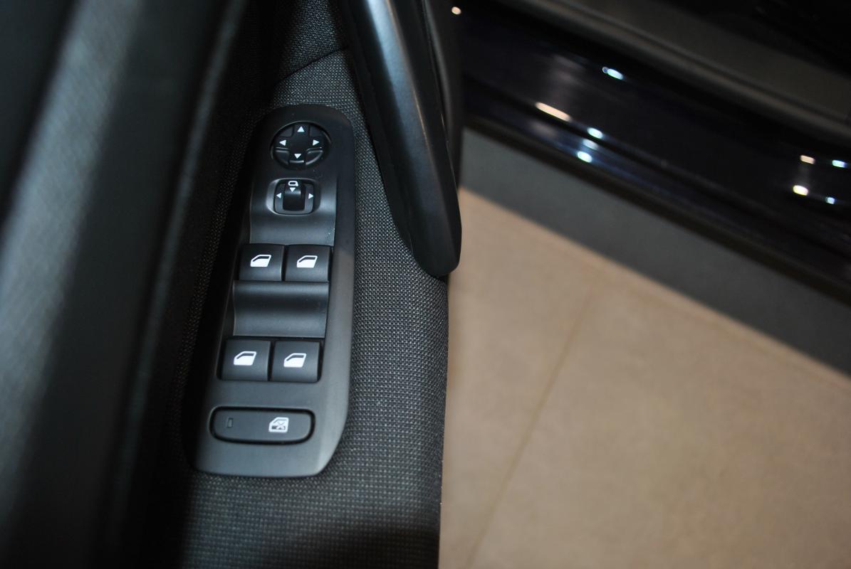 Peugeot 308 - II (2) 1.5 BLUEHDI 130 ALLURE